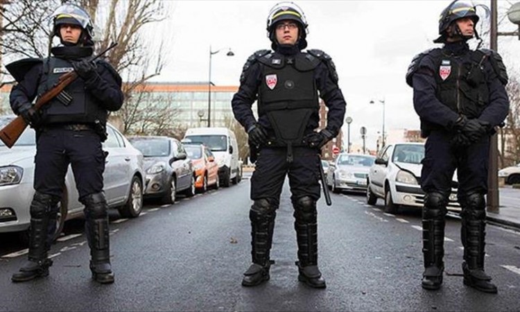 U Parizu sukob policije i demonstranata na protestima zbog otpuštanja radnika