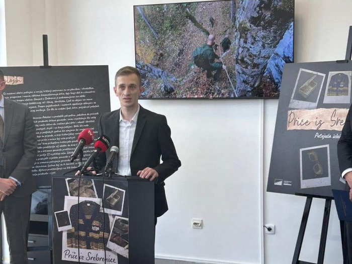 U Podgorici otvorena izložba 'Priče iz Srebrenice'