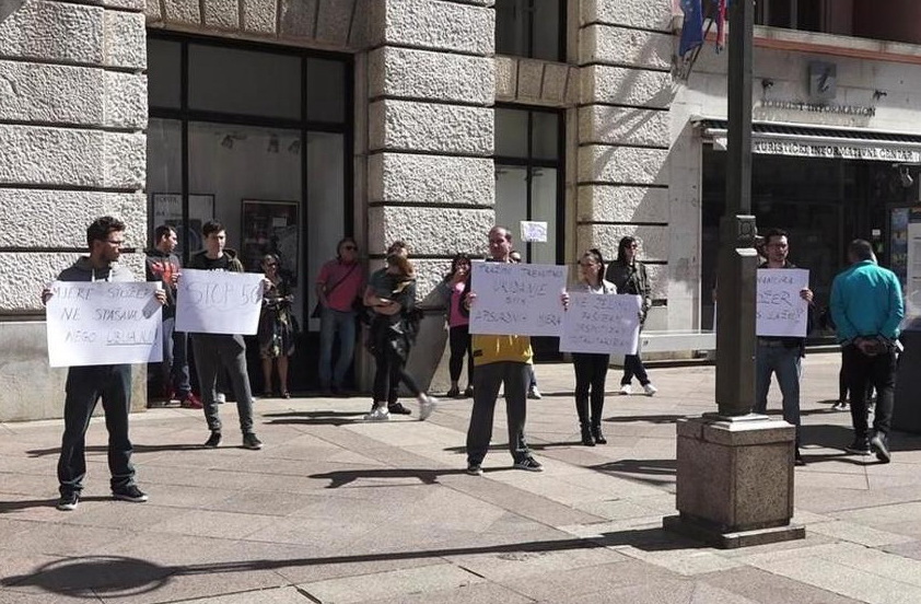 U Rijeci održan protest građana protiv Kriznog štaba, 5G mreže i Billa Gatesa