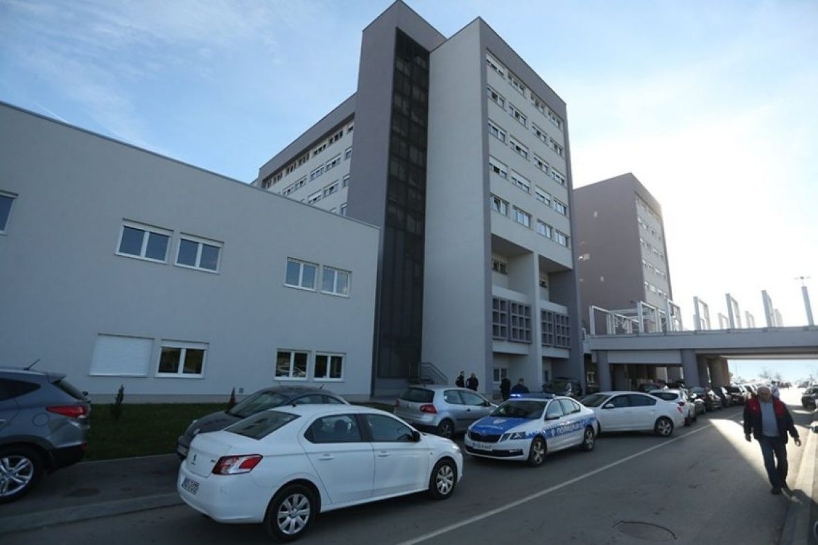 U RS preminulo 12 osoba, još 450 novozaraženih