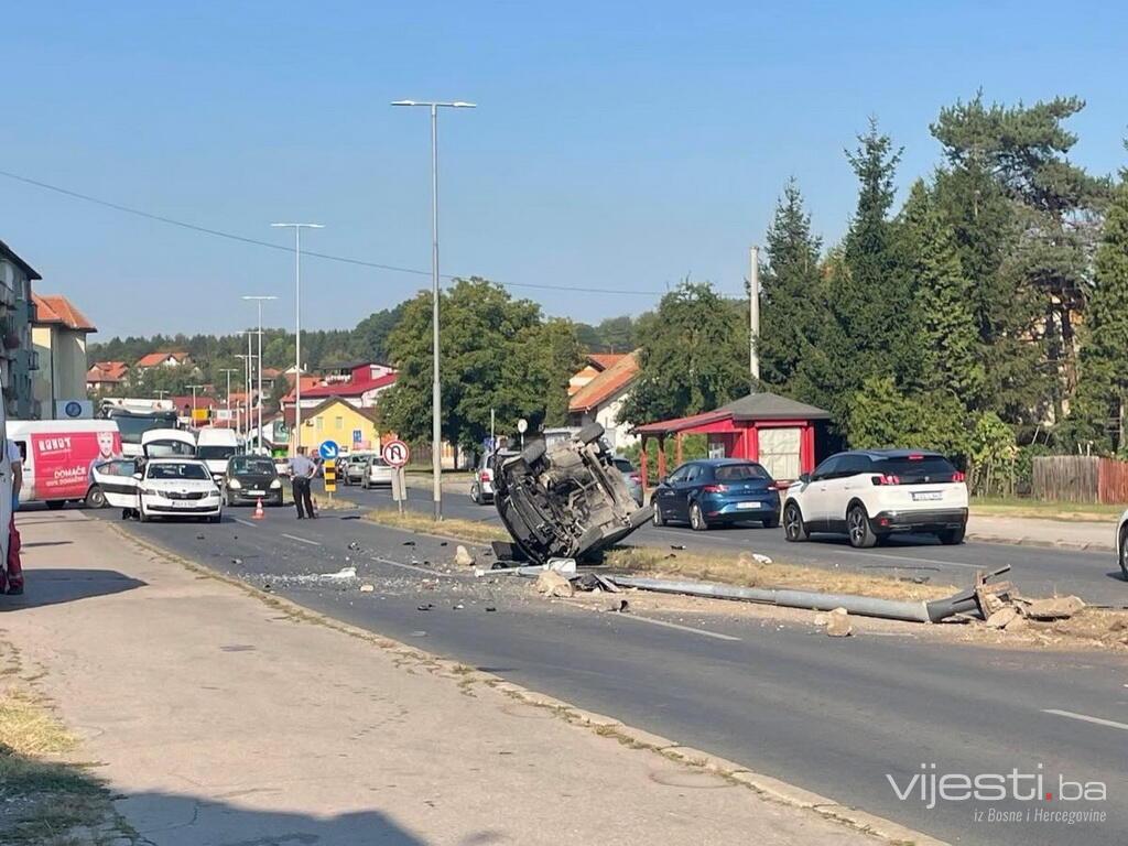 U saobraćajnoj nesreći u Tuzli tri osobe povrijeđene