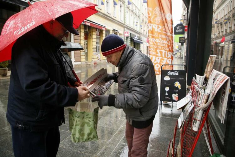 U Sarajevu je ostao još poneki, rijetki prodavač novina