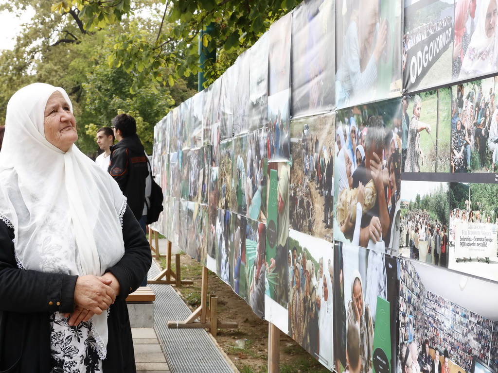 U Sarajevu otvorena izložba fotografija 'Bol majki Srebrenice'