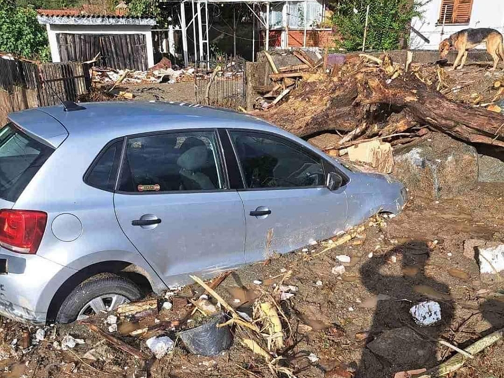 U selu pored Jablanice stradale tri osobe, stanje je katastrofalno