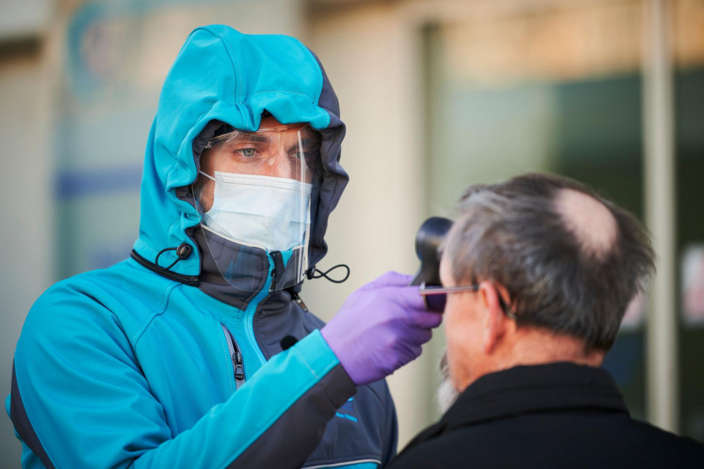 U Sloveniji 2428 novozaraženih, svaki treći test pozitivan