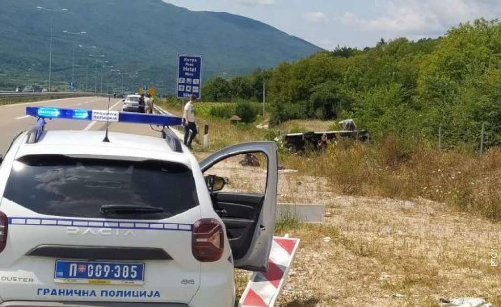 U Srbiji se prevrnuo kombi s migrantima, više od 30 povrijeđenih