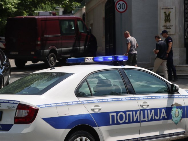 U Srbiji uhapšen muškarac sa samostrelom, pokušao ući u dvorište MUP-a