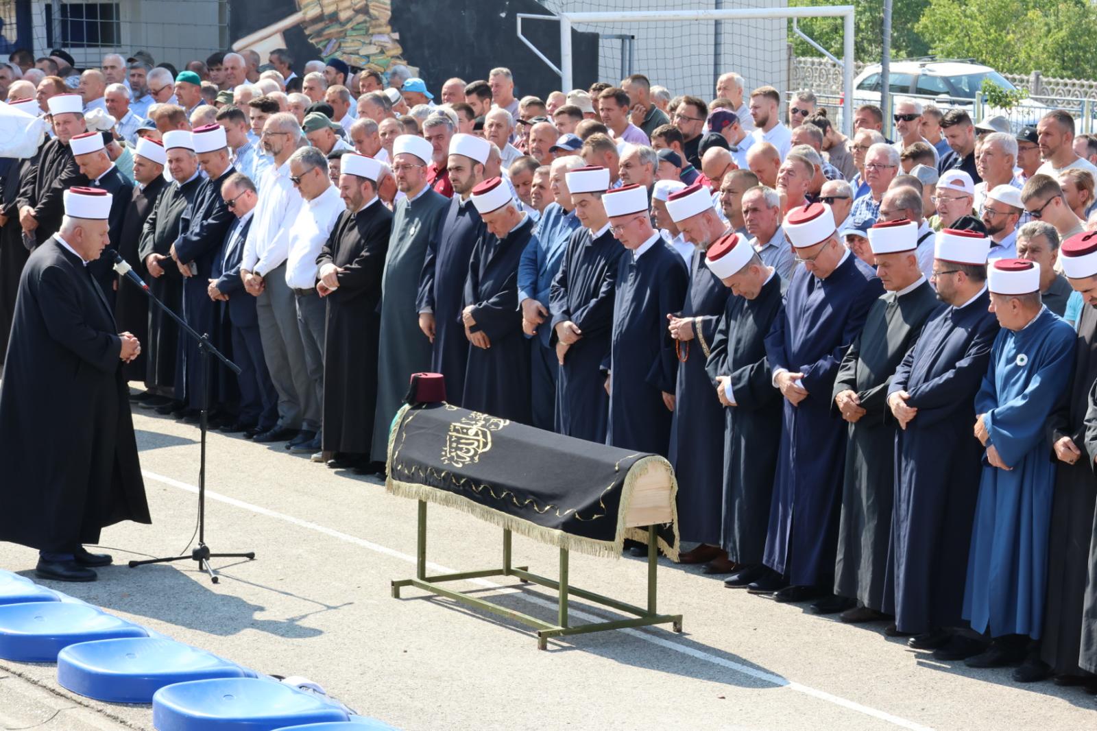 U Teočaku obavljen ukop i klanjana dženaza emeritusu prof. dr. Omeru Nakičeviću