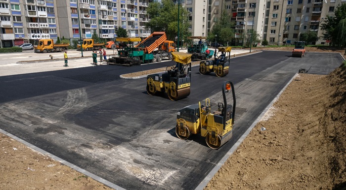 U ulici Bajrama Zenunija počelo asfaltiranje novog parkinga sa 120 parking mjesta