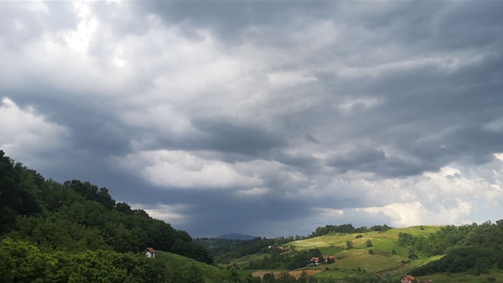 U većem dijelu BiH jutros oblačno, danas susnježica, snijeg i kiša