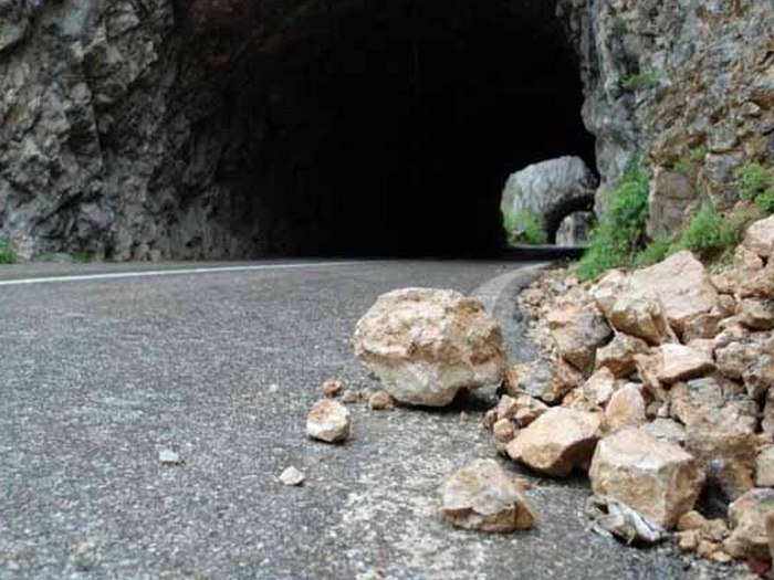 U većem dijelu Bosne kolovoz mokar i mjestimično klizav, oprez zbog odrona