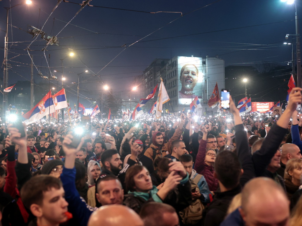 Učesnici beogradskog protesta traže pomoć zbog glavobolje i zujanja u ušima