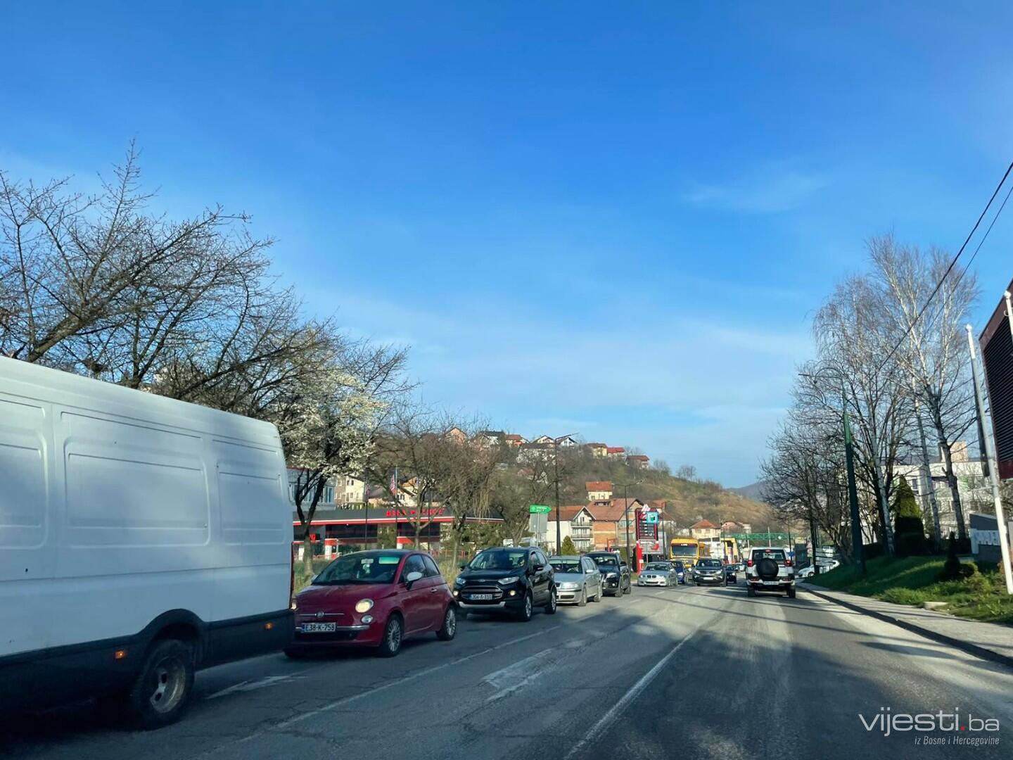 Udes u Hotonju: Ogromne gužve formirane na putu prema Sarajevu