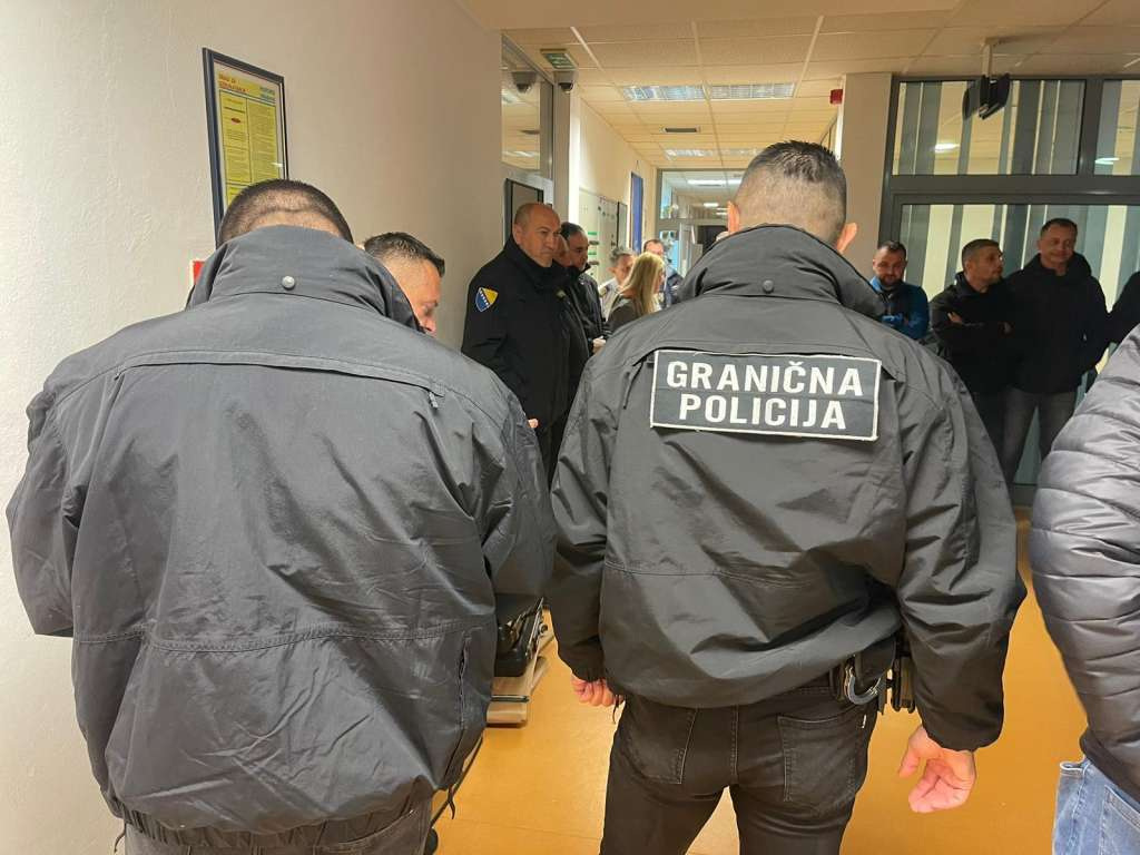 Uhapšena tri policajca Granične policije i tri službenika UIO