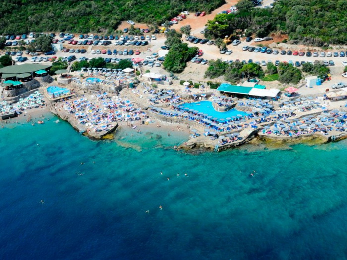 Uhapšeni crnogorski policajci koji su tukli turske turiste na plaži u Budvi