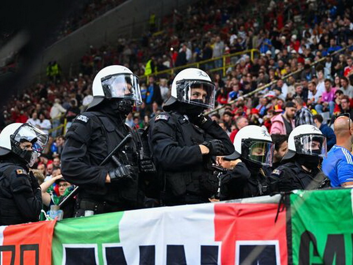 Uhapšeno 50 naoružanih talijanskih navijača: Imali su bombe od papira i noževe
