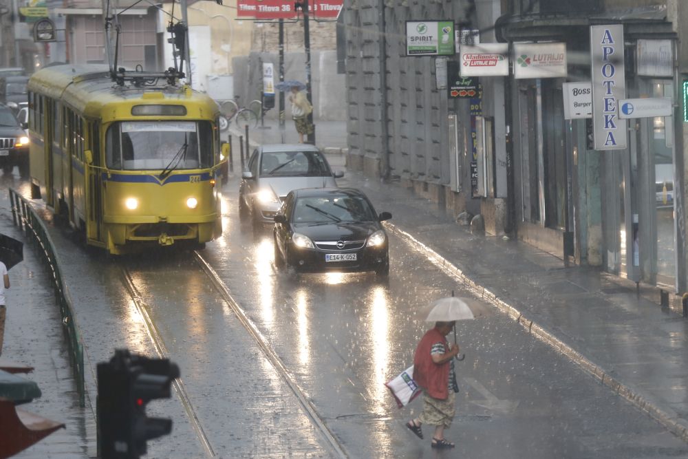 Upaljen narandžasti meteoalarm: Obilne padavine i jak vjetar