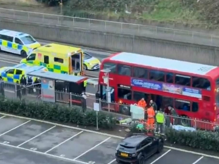 Užas u Londonu: Dječak (14) izboden nasmrt u autobusu