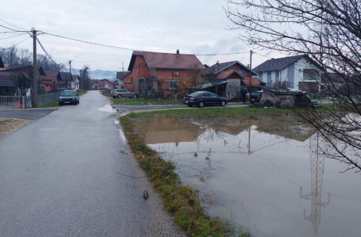 Vanredno u Kozarskoj Dubici: Klizište prijeti nasipu