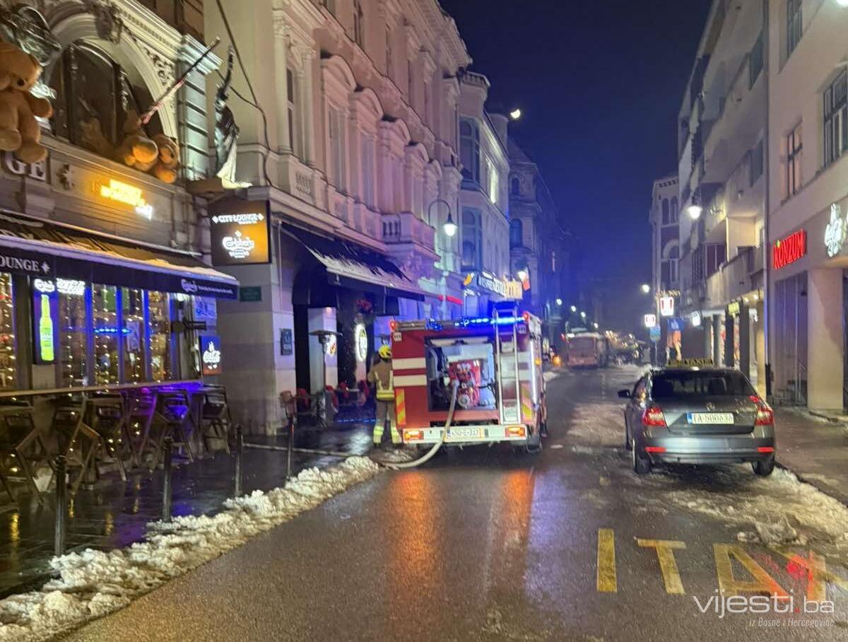 Vatrogasci gasili vatru u centru Sarajeva