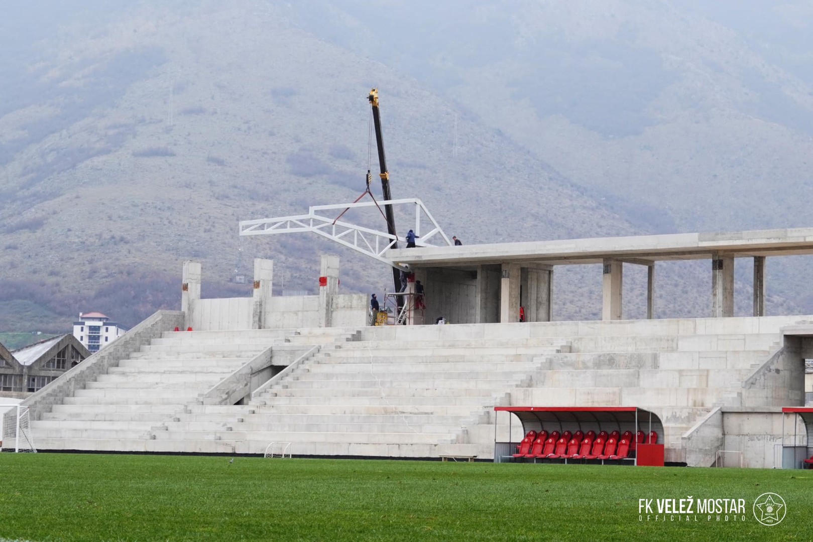 Velež gradi moderni stadion – počelo natkrivanje južne tribine!