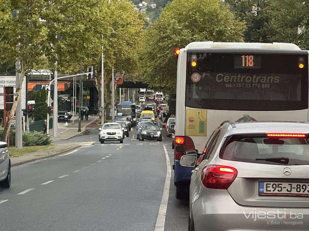 Velike gužve na sarajevskim ulicama: Kraj radnog vremena, petak...