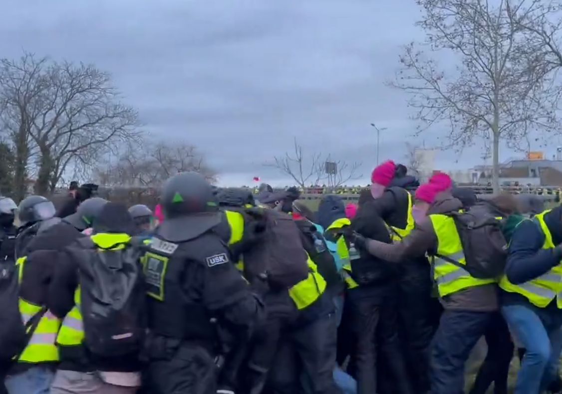 Veliki protest u Njemačkoj protiv održavanja kongresa AfD-a, izbili sukobi