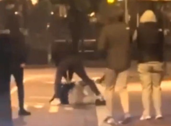 Video: Marokanci brutalno pretukli navijače Maccabija u Amsterdamu pa ih bacali u rijeku