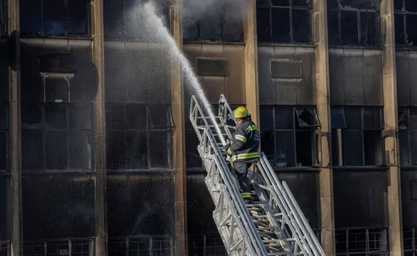 Video&Foto: Najmanje 63 mrtvih u požaru u Johannesburgu