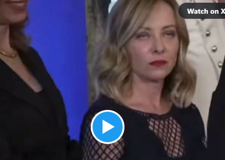 Video: Urnebesna reakcije Meloni nakon što joj je Macron poljubio ruku