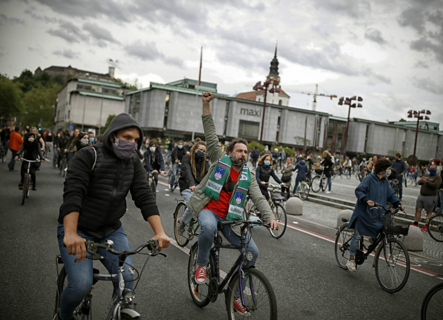 Više hiljada ljudi u Ljubljani protestovalo protiv vlade