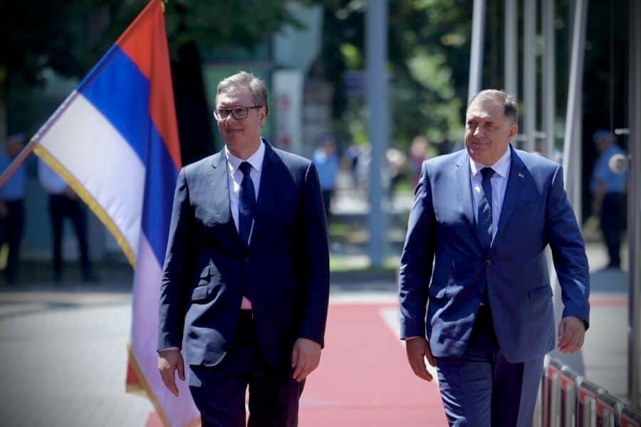 Vučić na Sretenje bježi iz Srbije kod Dodika u RS