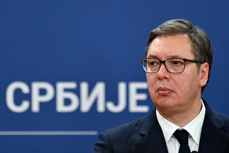 Vučić najavio rast penzija i plata