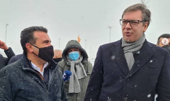 Vučić uručio Zaevu prvi kontingent vakcina protiv korone