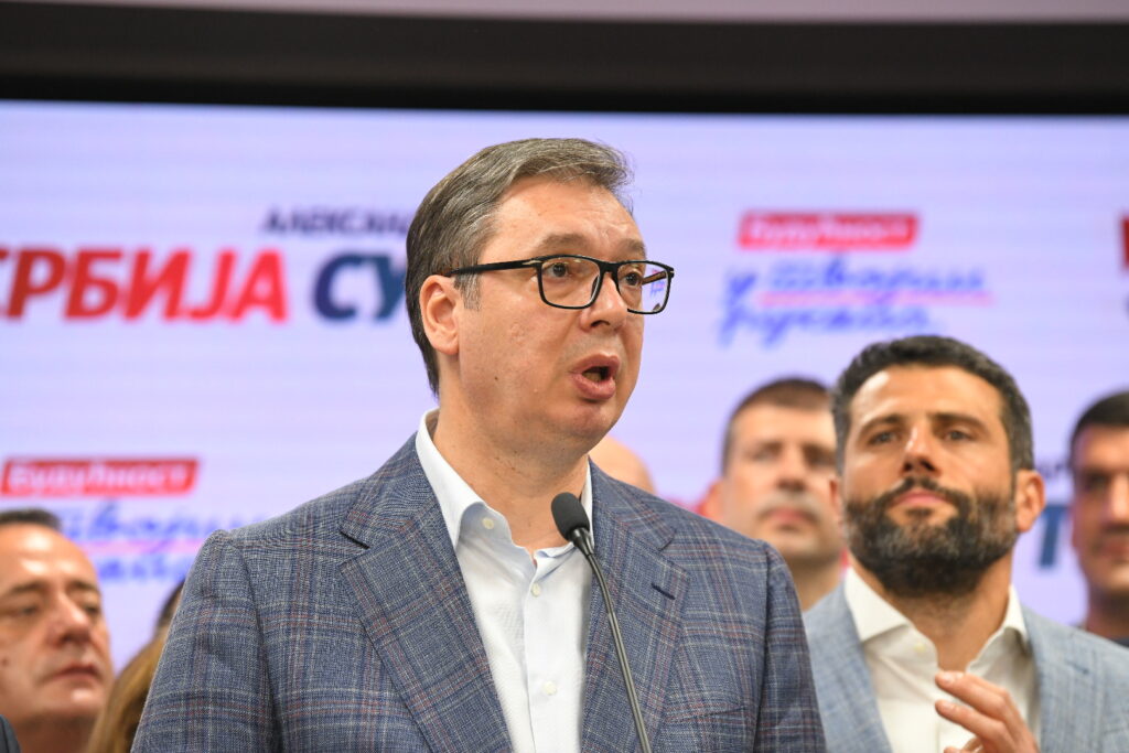 Vučićev SNS sam može formirati vlast u Beogradu