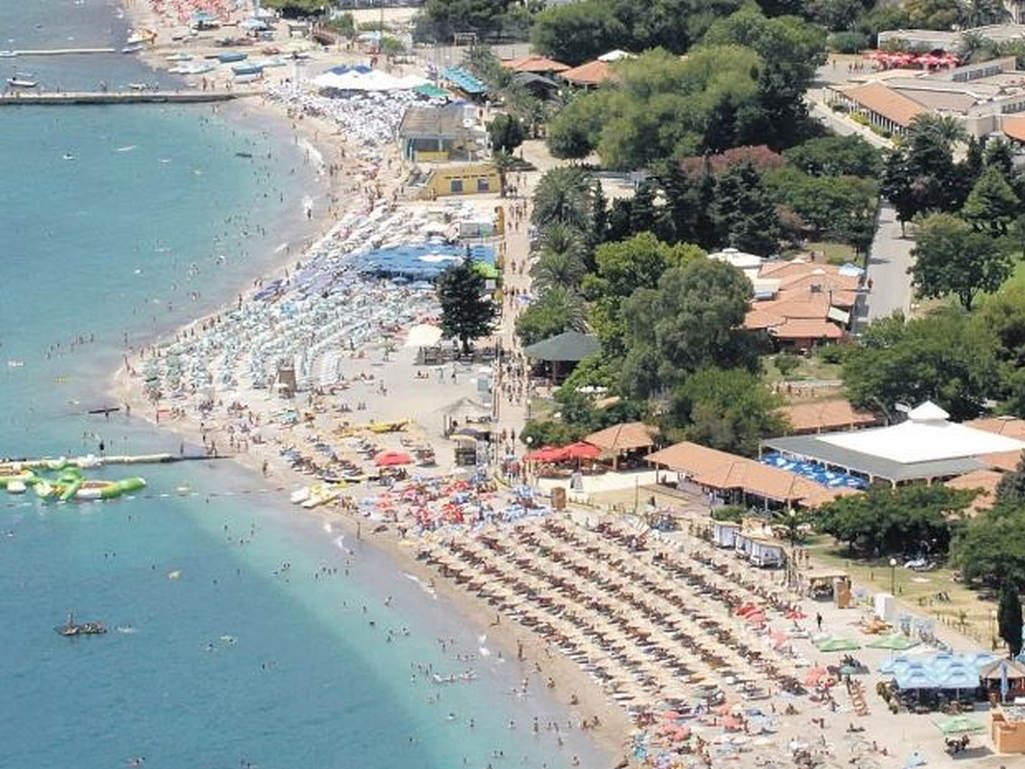 Zabranjeno kupanje na plažama u Budvi i Tivtu