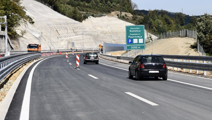 Zbog klizišta obustavljen saobraćaj na dionici autoputa A-1, smjer Bradina - Tarčin