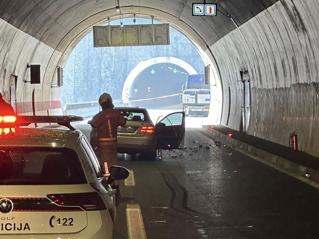 Zbog nesreće u tunelu '25. novembar' obustavljen saobraćaj