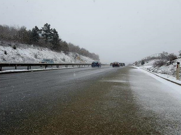 Zbog niskih temperatura poledica posebno na dionicama u višim područjima