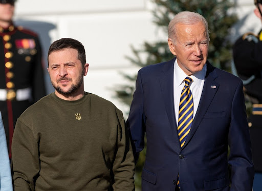 Zelenski: Biden nam nije slao oružje na vrijeme, morali smo se boriti sami