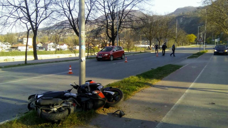 Zenica: U saobraćajnoj nesreći povrijeđen motociklista