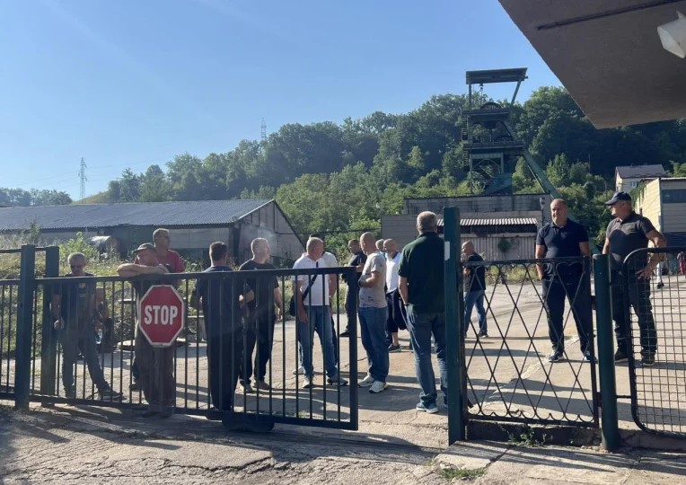 Zenički rudari još uvijek u jami, poznato zdravstveno stanje