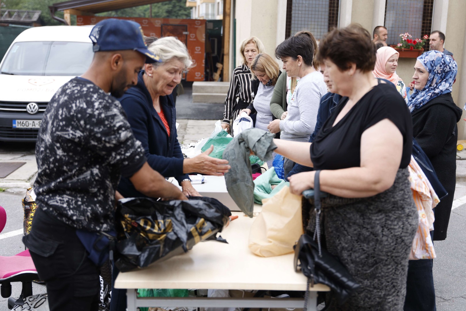 Pomozi.ba Organizovao Humanitarni Bazar U Sarajevu